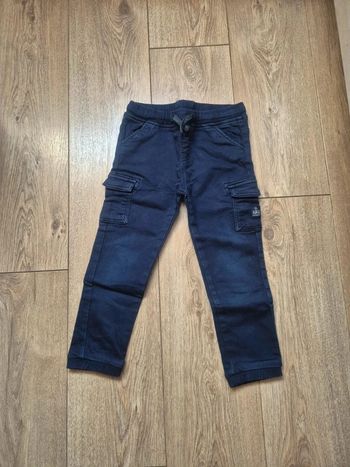 Pantalon slim lulu castagnette bleu foncé 4 ans en très bon état