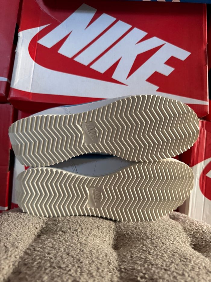 Basket Nike Cortez W full cuir taille 36 - photo numéro 7