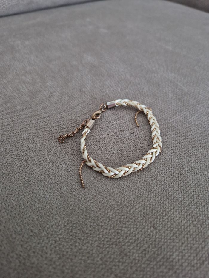 Bracelet tressé blanc crème avec lignes boules dorées - photo numéro 3