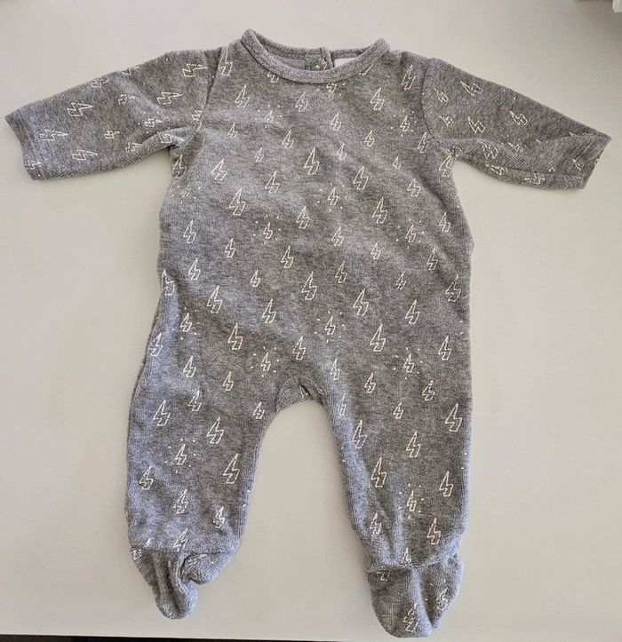 Pyjama taille 1 mois neuf