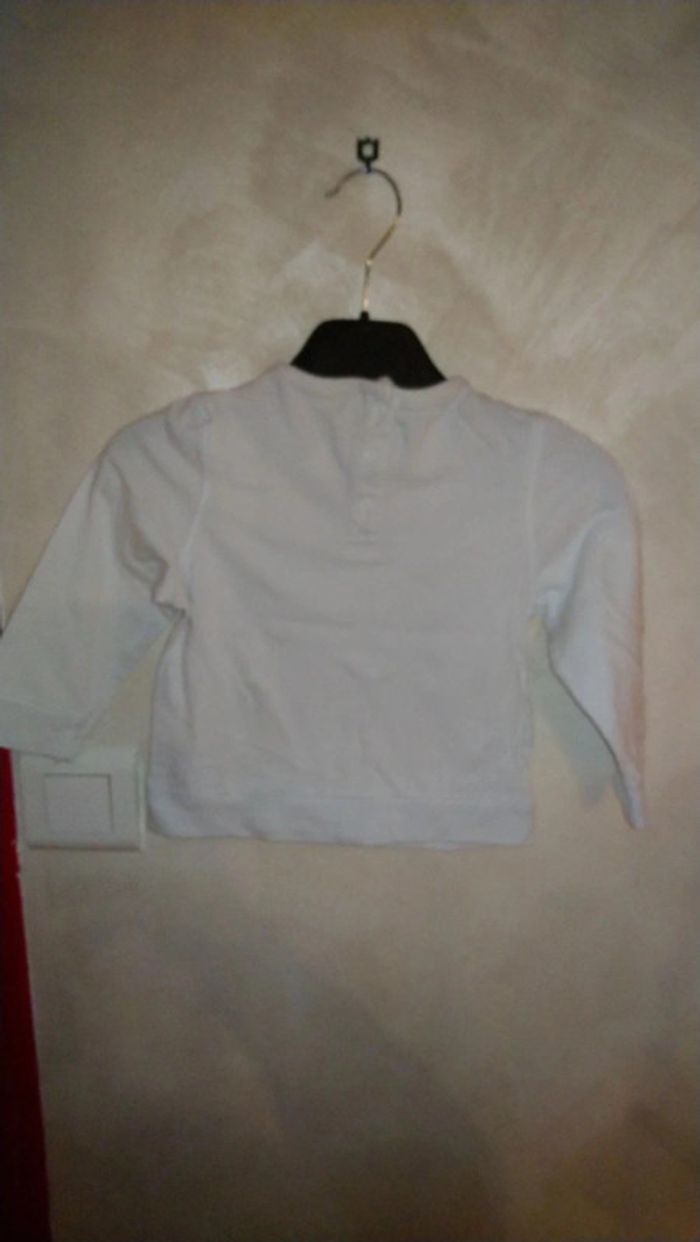 Joli tee shirt manches longues Kiabi taille 18 mois - photo numéro 5