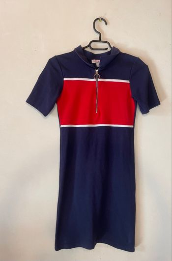 Robe Jennyfer tricolore 💙 Taille XS – Col zippé tendance – Style sporty chic