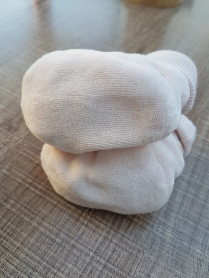 Lot chaussons velours naissance comme neufs - photo numéro 3