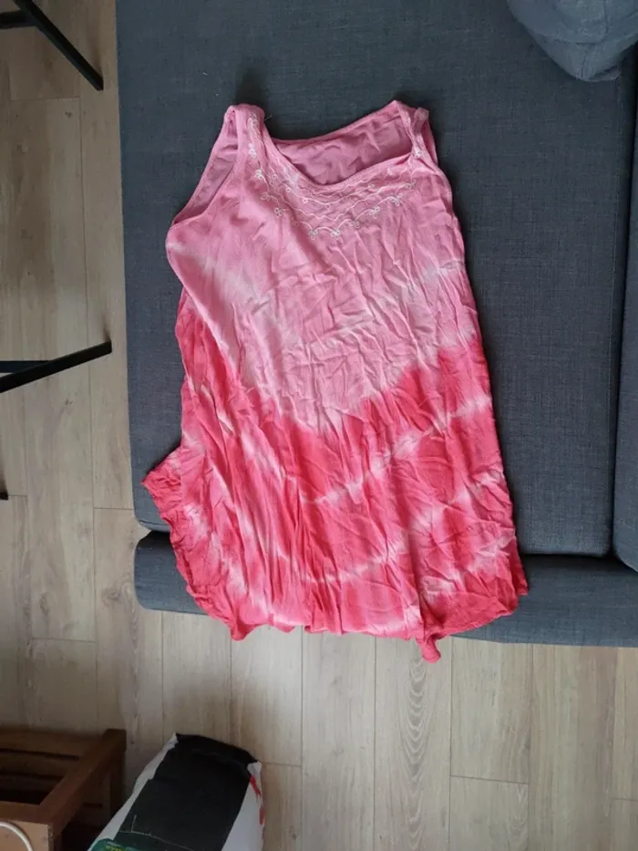 Jolie robe rose avec dessin