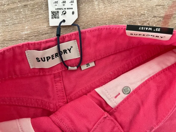 Short rose Superdry taille 25 neuf - photo numéro 3