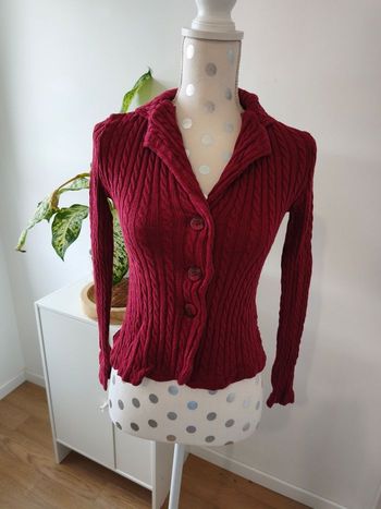 Pull rouge torsadé boutonné | Apt.9 | Femme taille M | Très bon état
