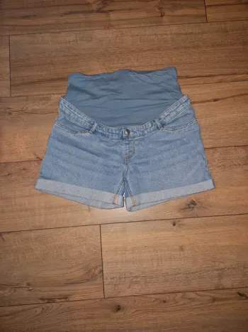 Short maternité