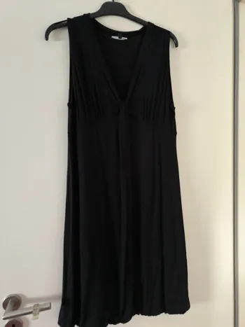Robe courte. Noire. Etam. Taille 44