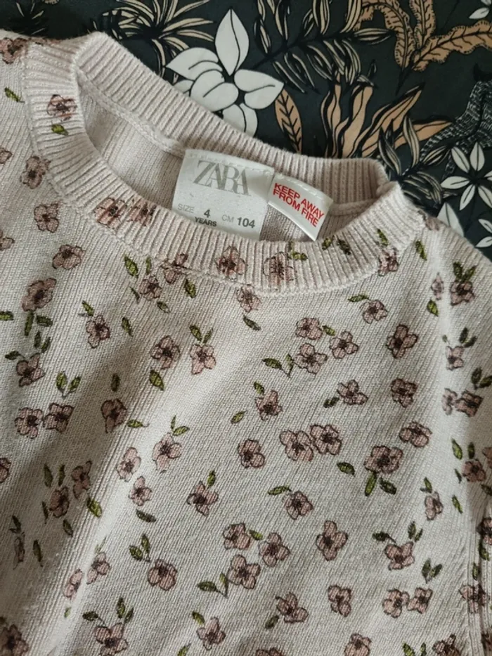 Pull manches courtes fleurs rose Zara 104cm - photo numéro 3