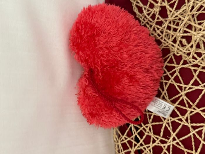 Peluche un petit cœur. Hello Kitty - photo numéro 3