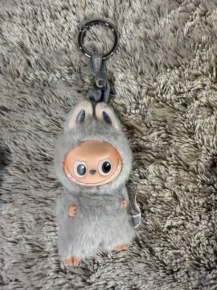 Labubu pin for love lettre C - photo numéro 4