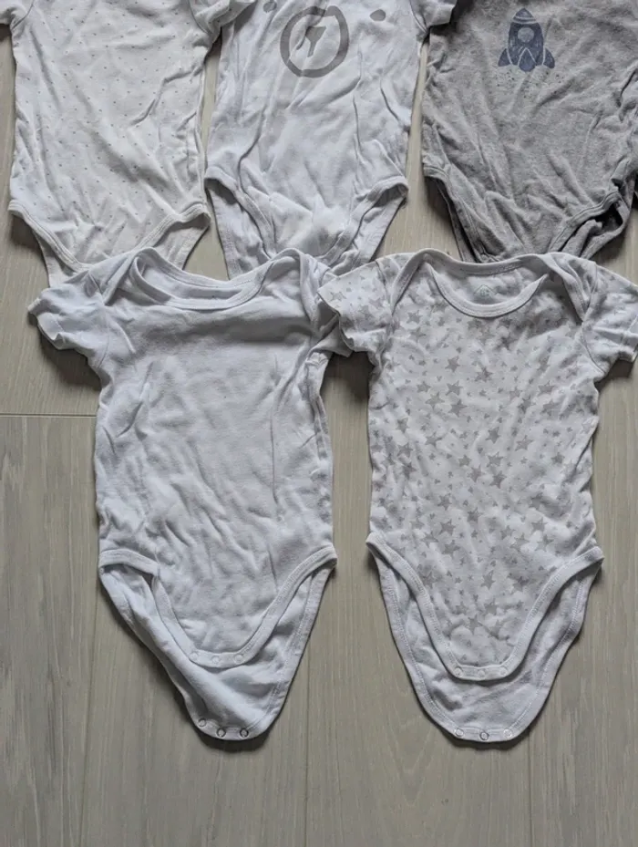 Lot 10 bodies manches courtes 23mois / 2ans - photo numéro 7