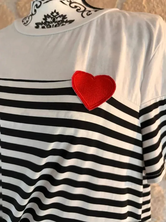 Robe marinière SHEIN Curve 1XL à rayures noires et blanches avec cœur rouge - photo numéro 3