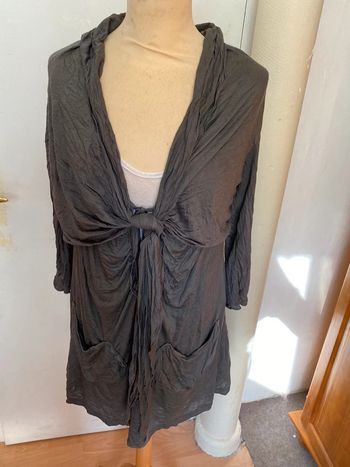 Bel ensemble 3 pièces gris et blanc T. 42/44 femme