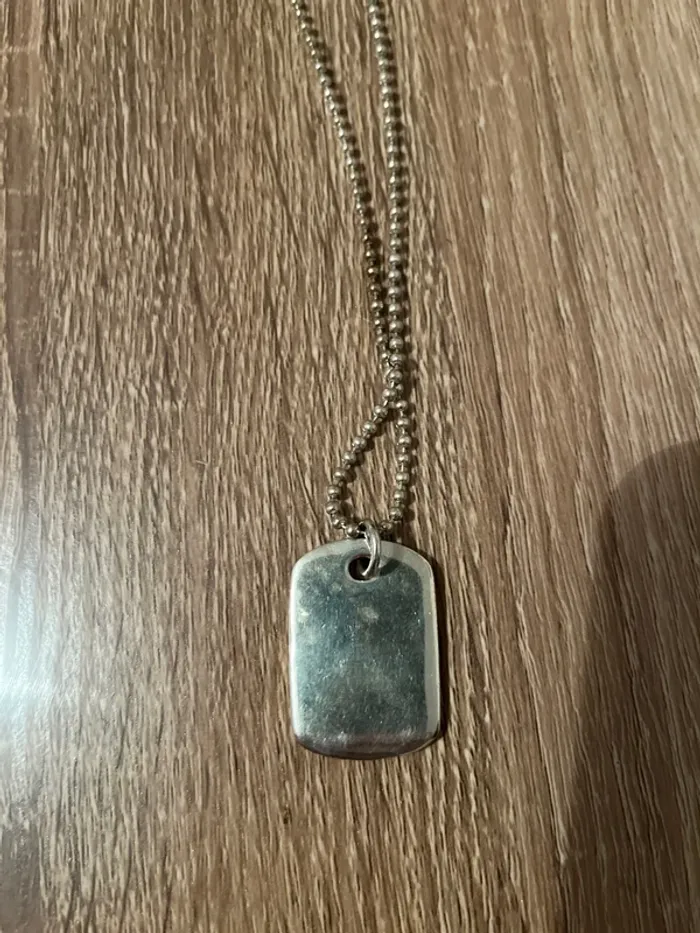 Collier pendentif plaque guess - photo numéro 4