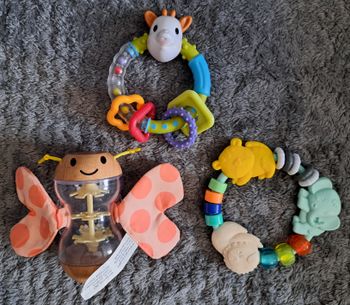 Lot de 3 jouets bébé, anneaux, hochets (2)