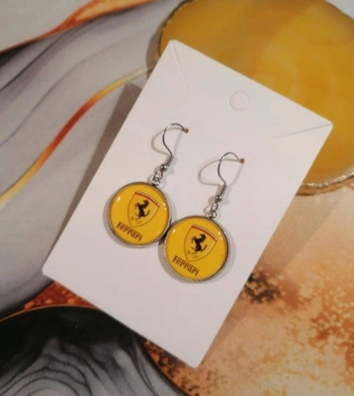 Boucle d'oreille Ferrari - photo numéro 2