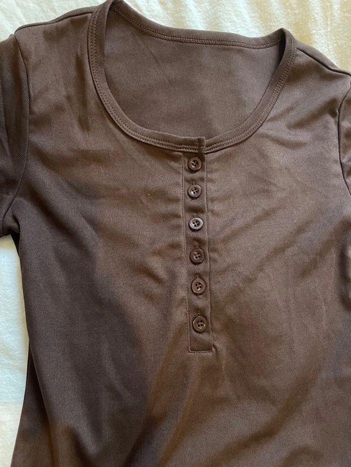 T-shirt marron neuf XS shein - photo numéro 3