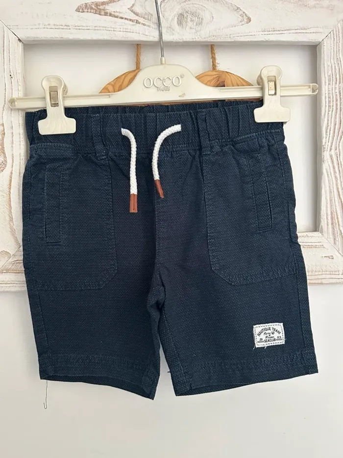 Short bleu taille 5 ans