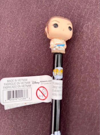 Lot de 2 stylos billes, avec figurines Star Wars.