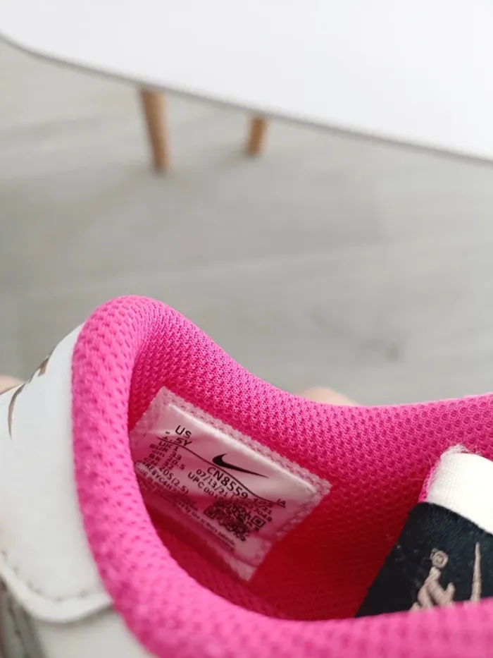 Basket Nike      enfant fille - photo numéro 5