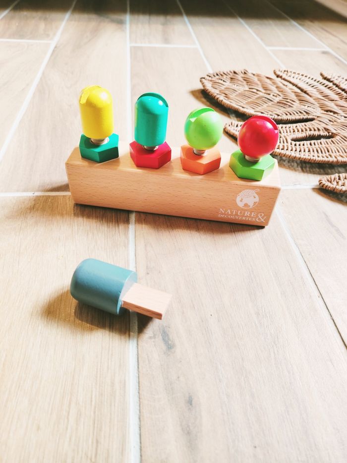 📐Petit établi en bois divers boulons/écrous à visser dévisser marque Nature et découvertes