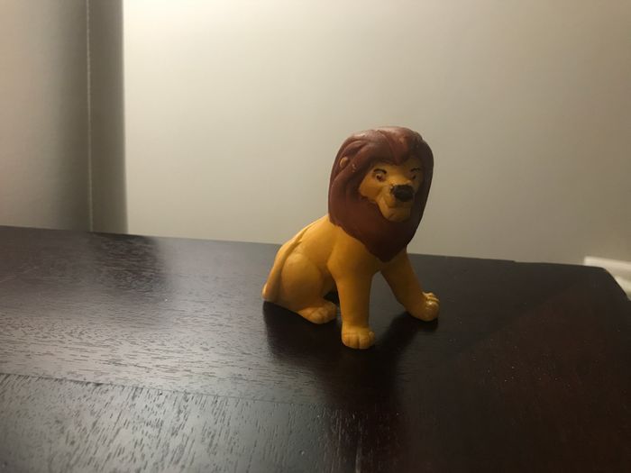Figurine simba adulte le roi lion disney bullyland
