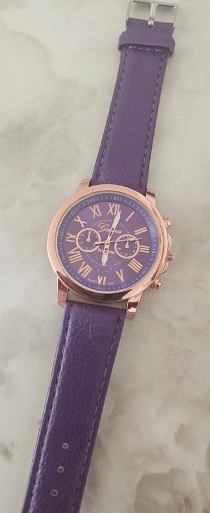 Montre violette