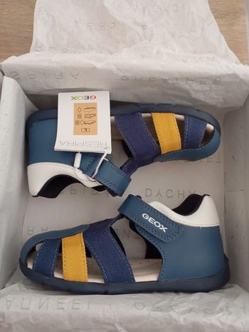 Geox neuves pour garçon en taille 26