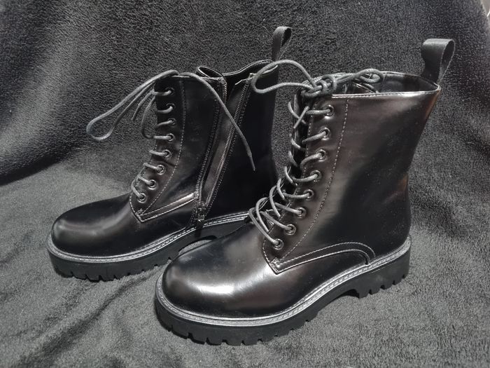 Paires De Bottines Noires - photo numéro 2