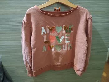 Pull avec inscriptions