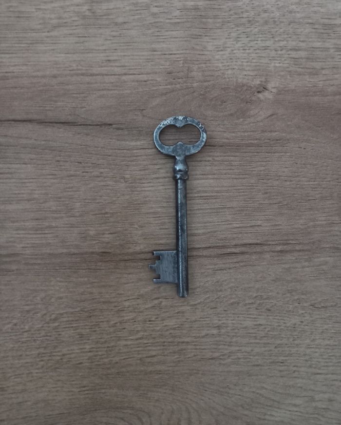 Clé ancienne en métal " 9 cm "