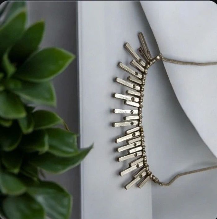Collier avec petit strass en très bon état 52cm de longueur - photo numéro 3