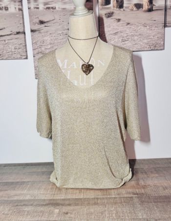 Blouse dorée pour les fêtes