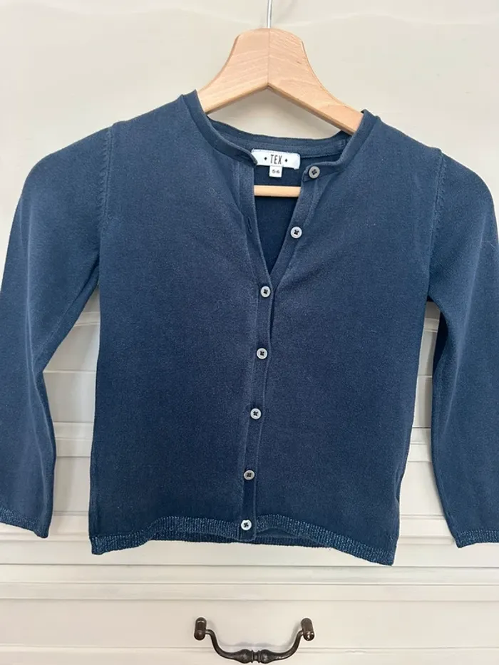 Petit gilet cardigan de couleur bleu foncé , marine taille 6 ans - photo numéro 3