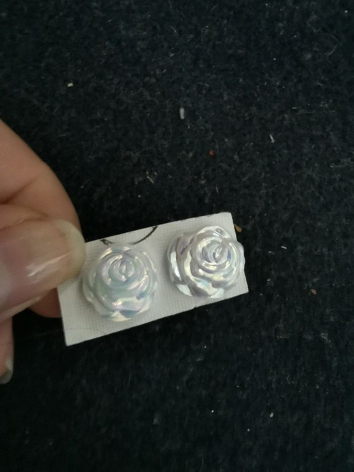 Boucles roses nacrées