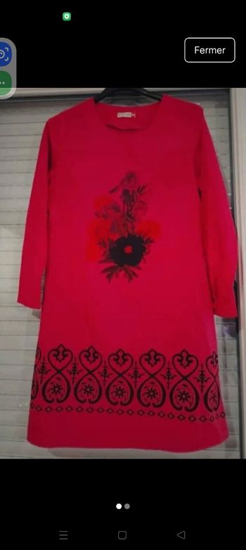 Tunique en très bon état rouge