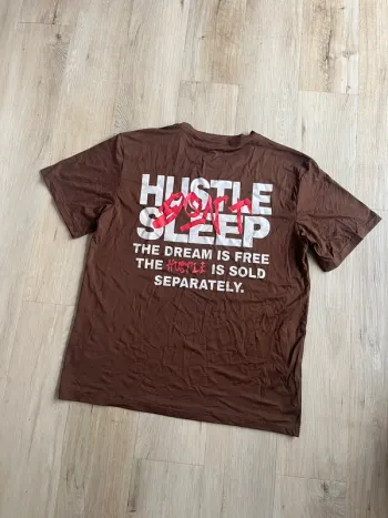 T-shirt Hustle Don’t Sleep Taille M