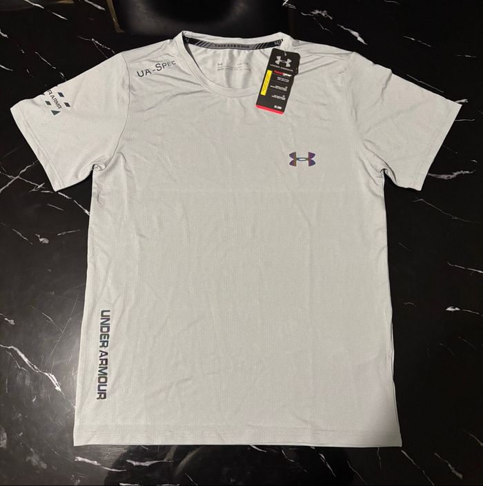 T-shirt under armour