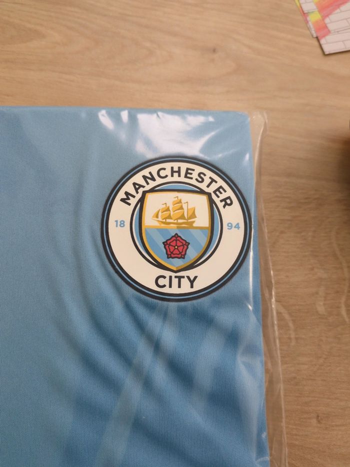 Ensemble foot short et tee shirt Manchester city - photo numéro 6