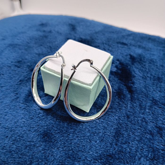 Boucles d'oreilles créoles en argent. Bijoux femme - photo numéro 2