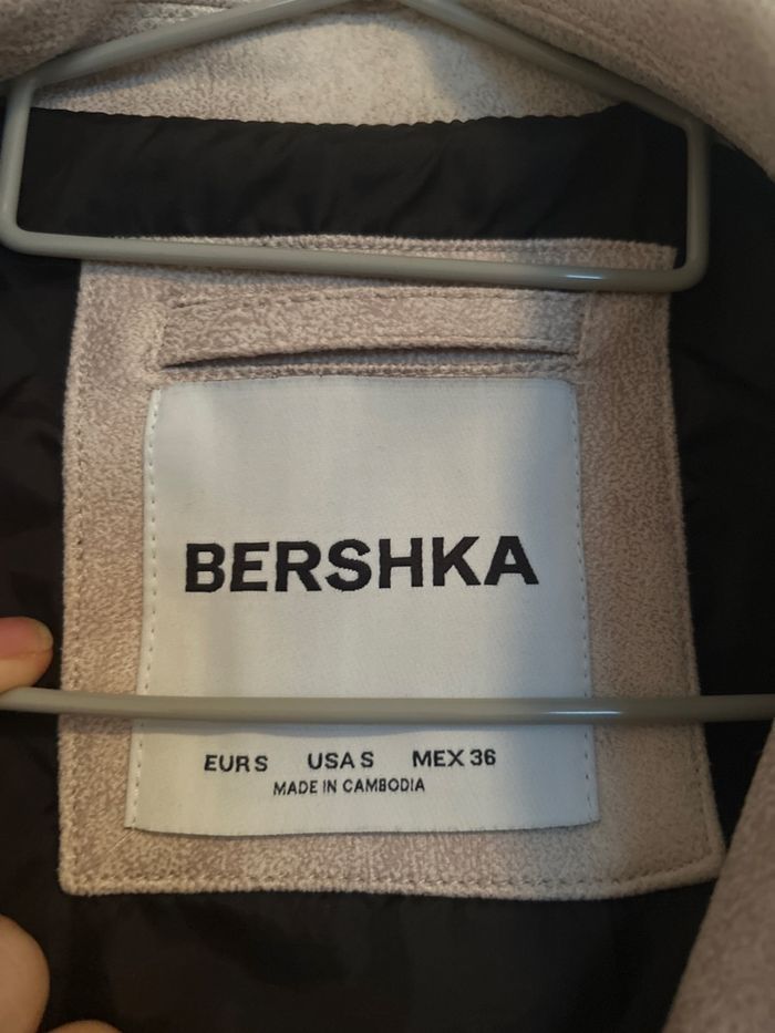 Très belle veste en suédine beige de la marque Bershka - photo numéro 2