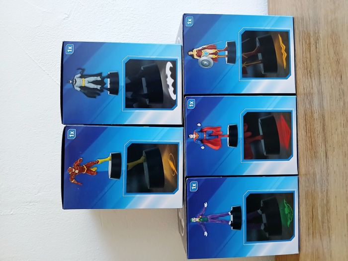 Lot DC Comics Figurines LED exclusitvité Auchan - photo numéro 2