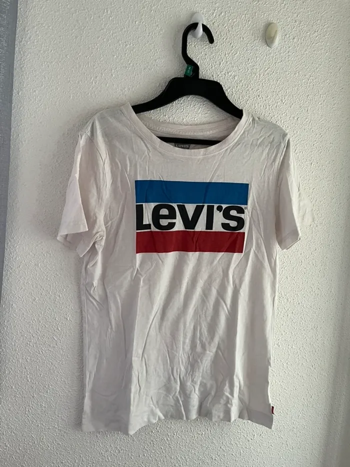 T-shirt Lévis taille 16 ans💫