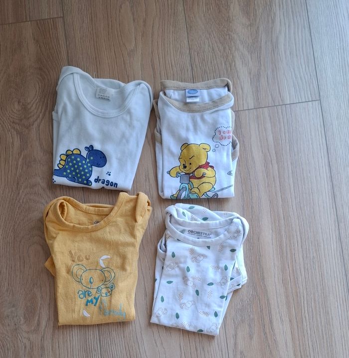 Lot de 4 bodies 9 mois