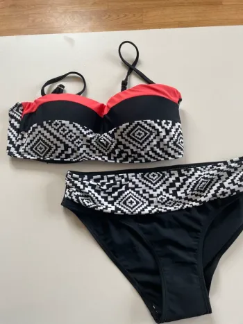 Maillot de bain NEUF 2 pièces