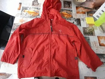 Coupe vent rouge