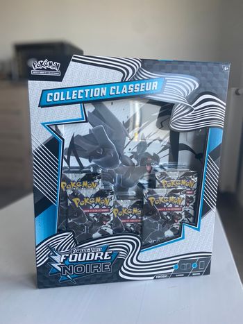 Coffret classeur Pokémon Foudre Noire EV10.5