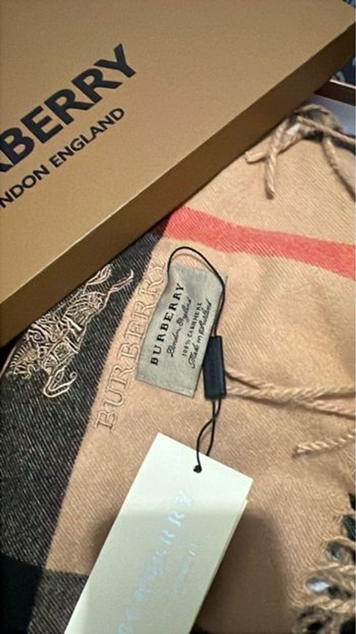Écharpe burberry - photo numéro 2