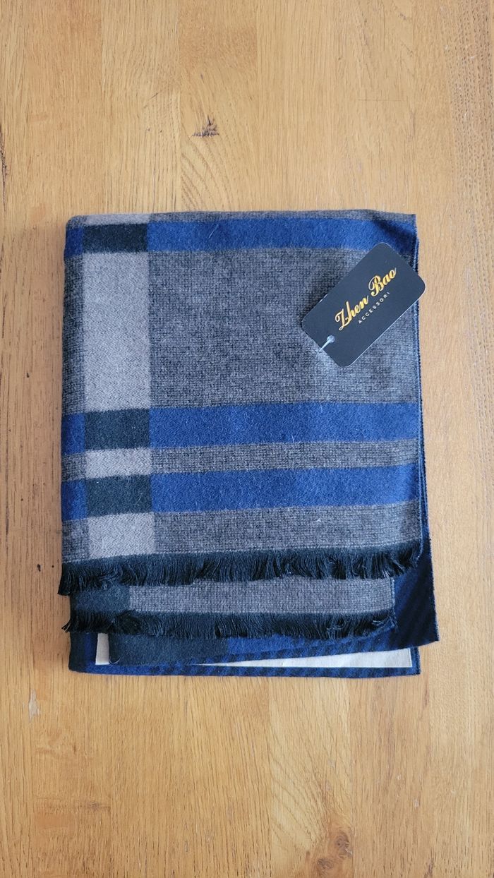 Écharpe homme neuve avec étiquette